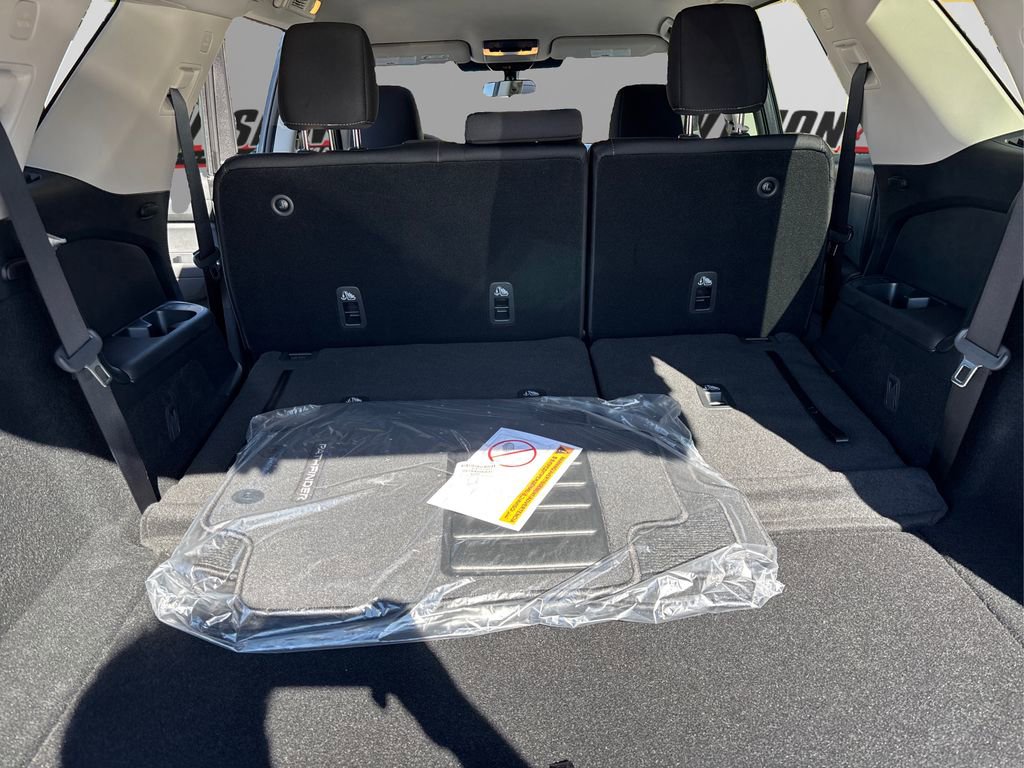 New 2025 Nissan Pathfinder SV image 10