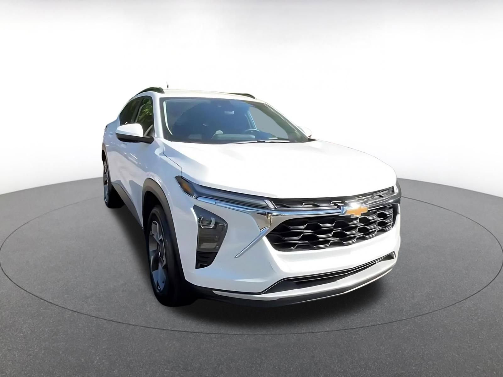 Used 2025 Chevrolet Trax LT w/ LT Convenience Package image 3