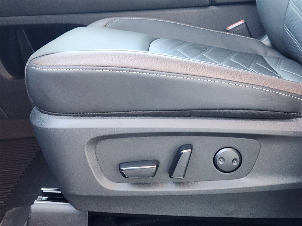 New 2025 Nissan Pathfinder Platinum w/ Black Appearance Package image 18