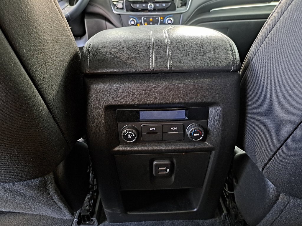 Used 2023 Chevrolet Traverse LT image 30