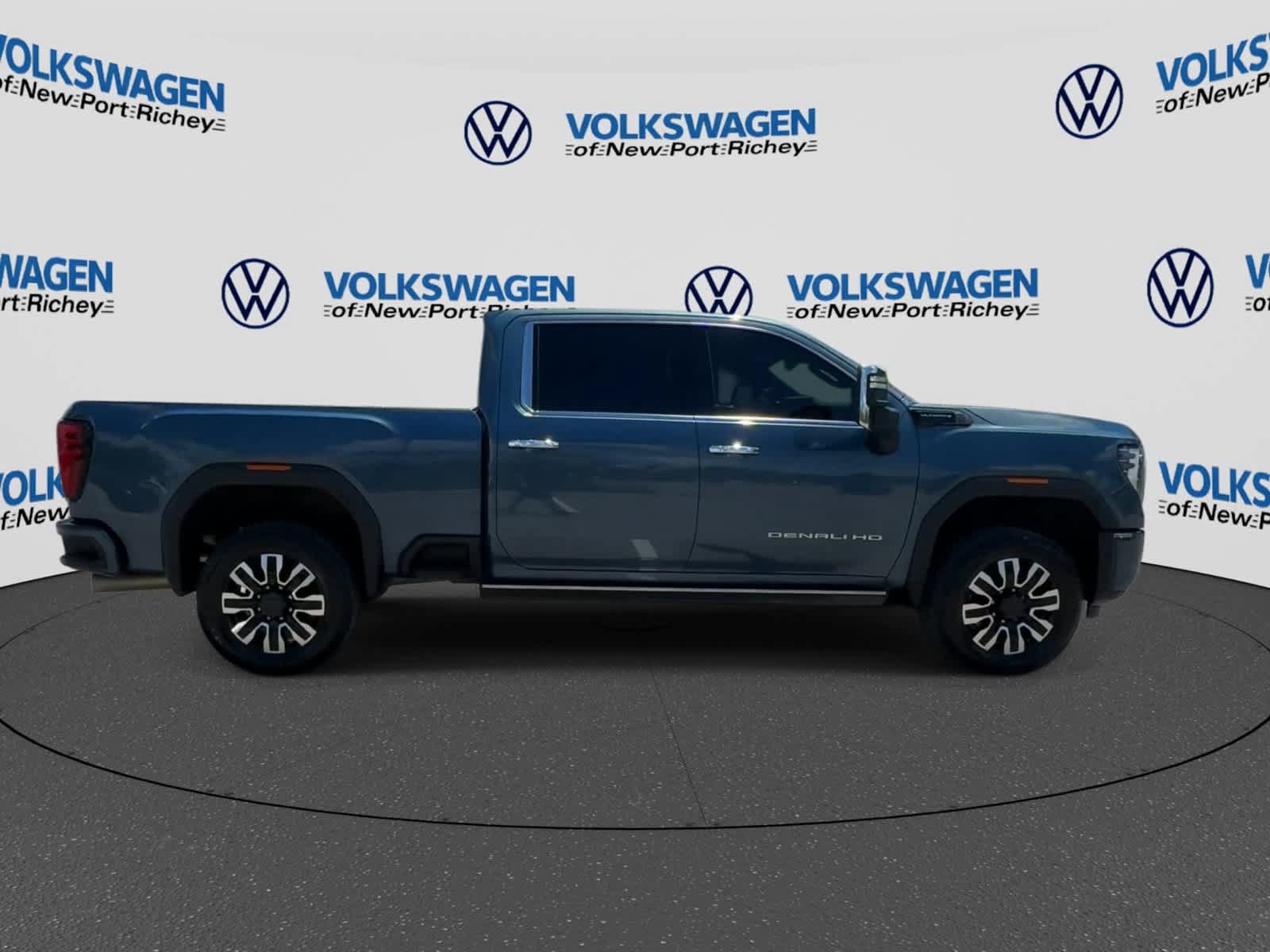 Used 2024 GMC Sierra 3500 Denali Ultimate AWD/4WD image 9