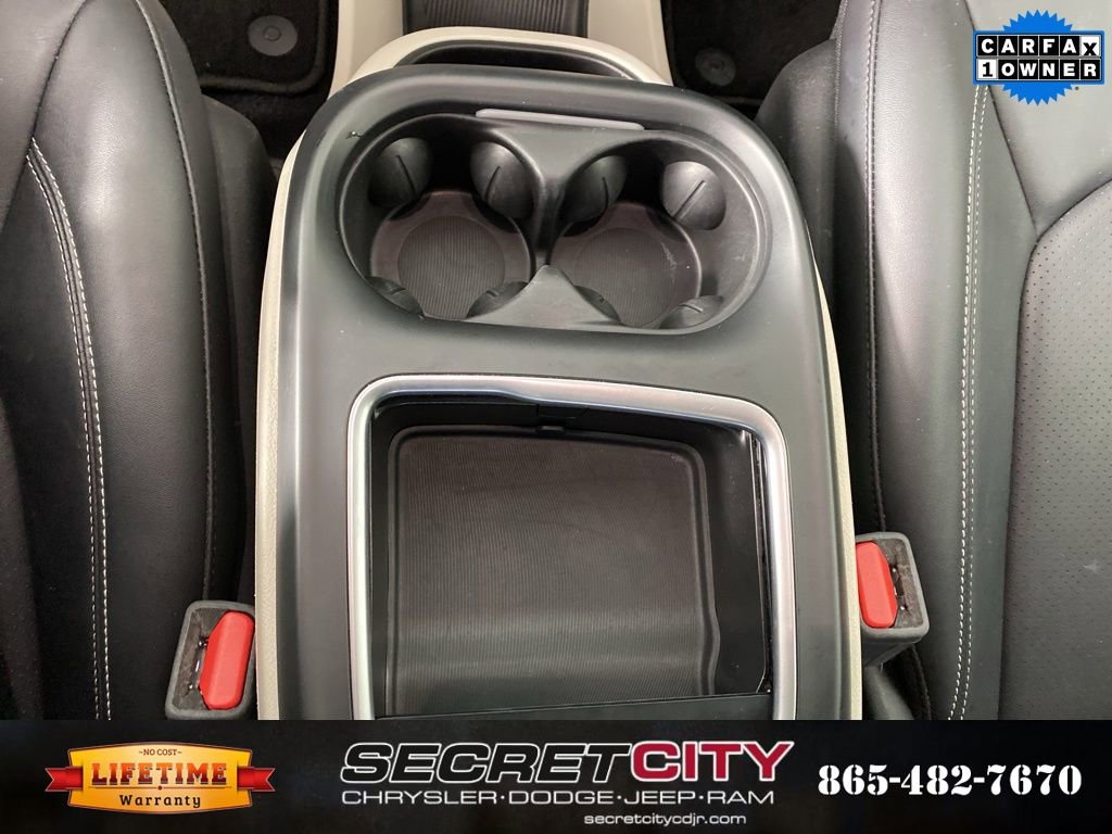 Used 2024 Chrysler Pacifica Touring-L image 25