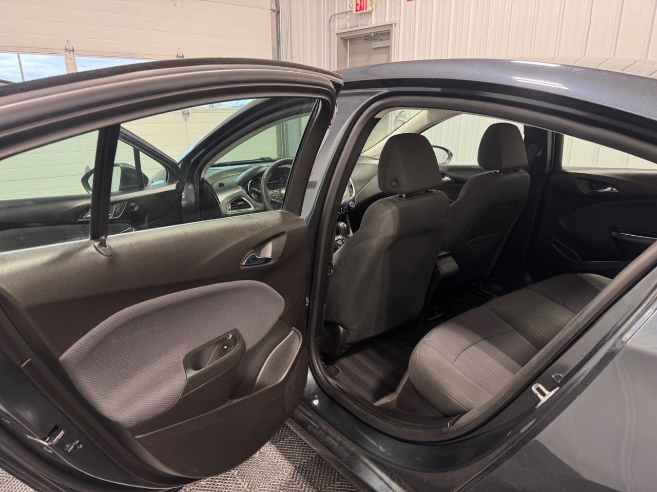 Used 2017 Chevrolet Cruze LT w/ Convenience Package FWD image 12