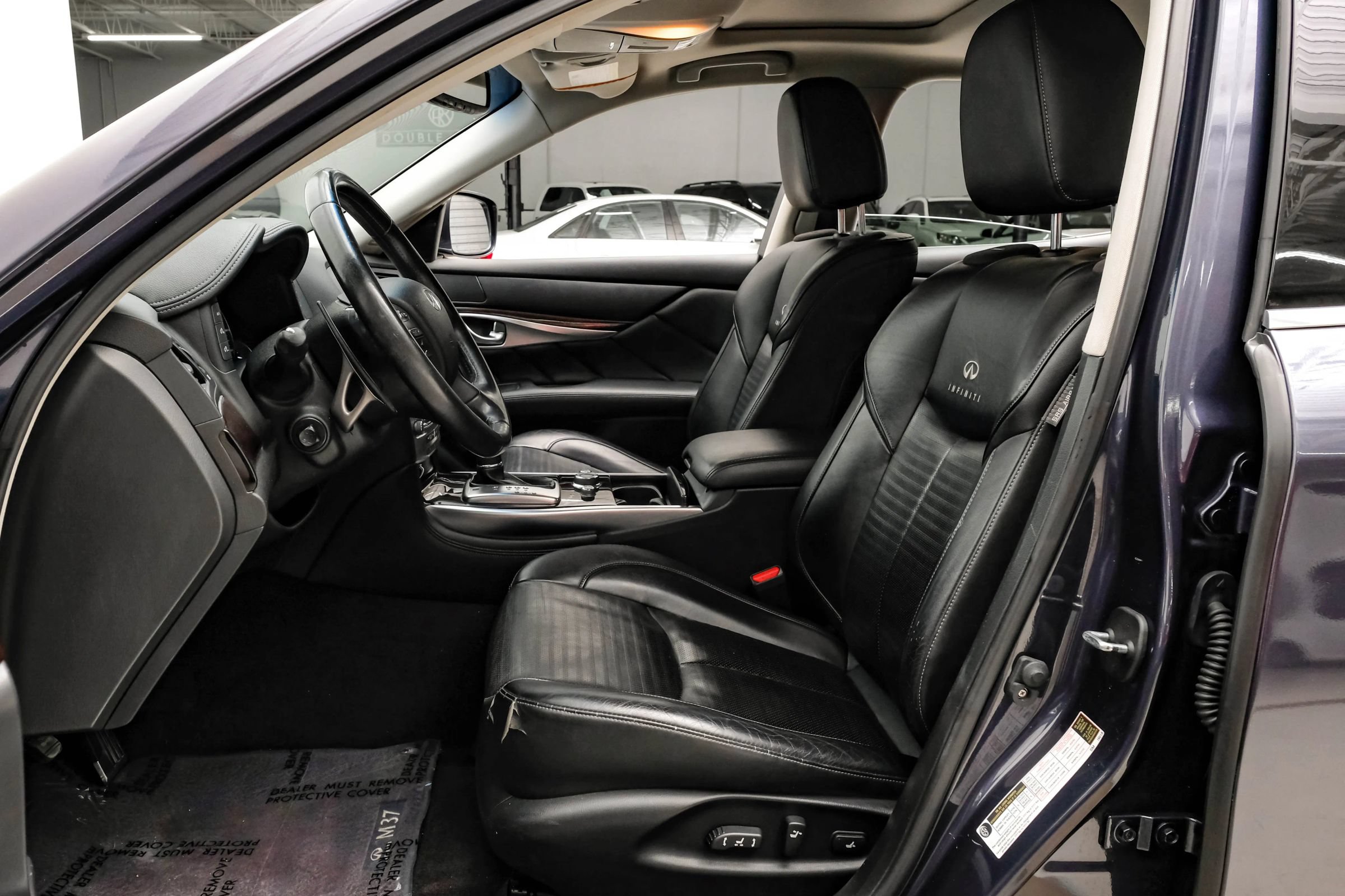 Used 2011 INFINITI M37 w/ Sport Pkg RWD image 3