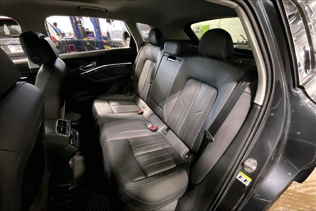 Used 2024 Audi Q8 e-tron Premium Plus AWD/4WD image 26