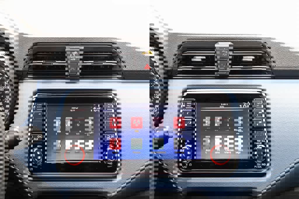 Used 2023 Nissan Versa SV image 15