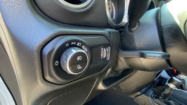 Used 2023 Jeep Gladiator Overland w/ Popular Equipment Package AWD/4WD image 19