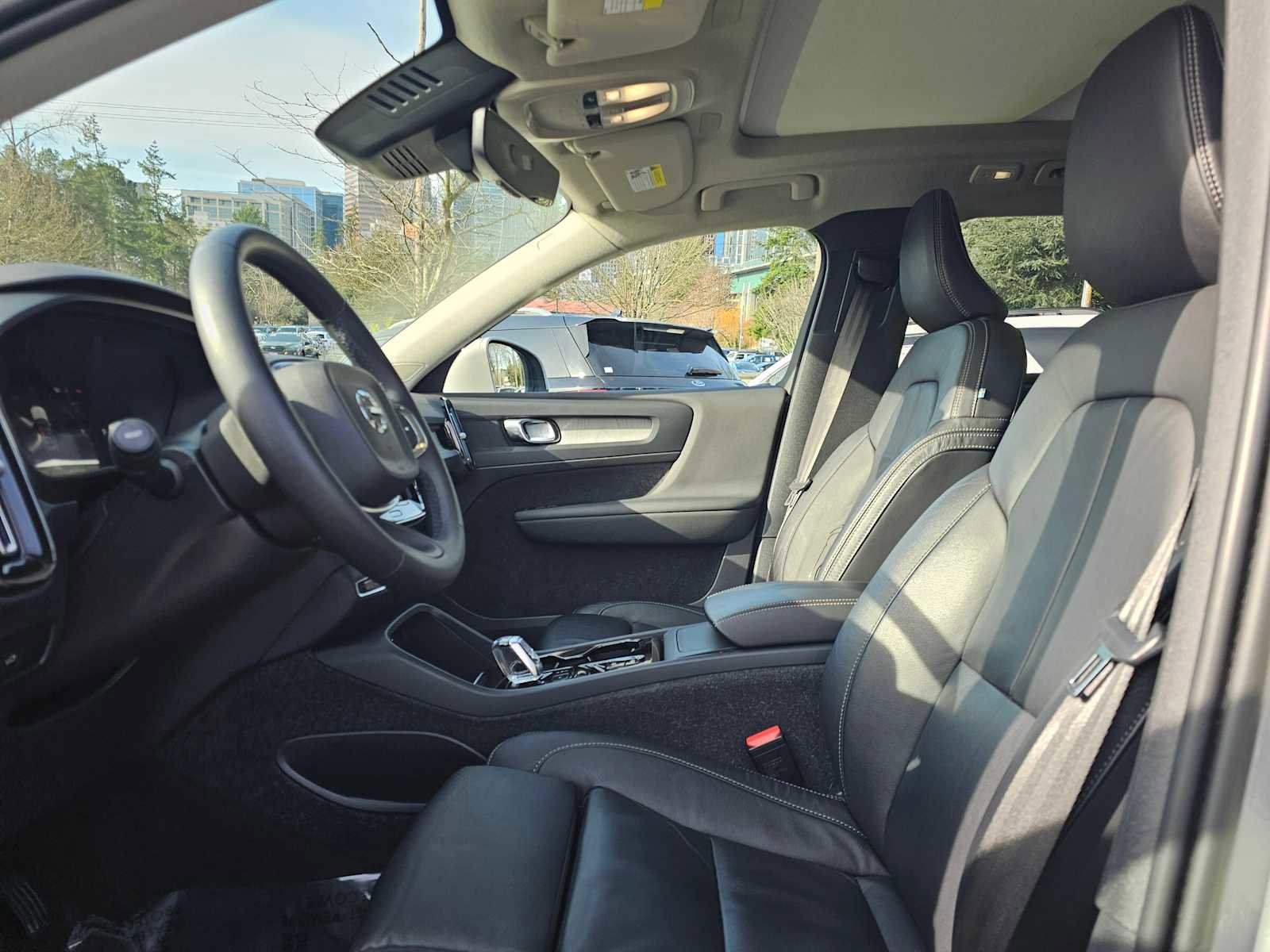 Used 2023 Volvo XC40 B4 Plus w/ Protection Package Premier image 24