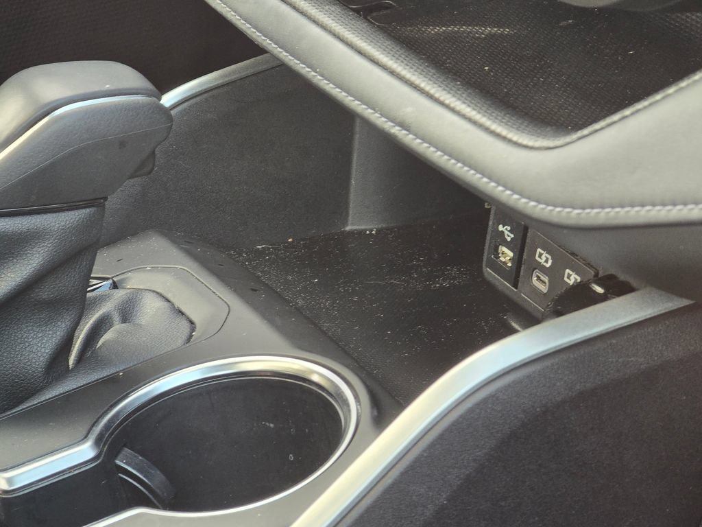 Used 2022 Toyota Highlander XLE AWD/4WD image 19