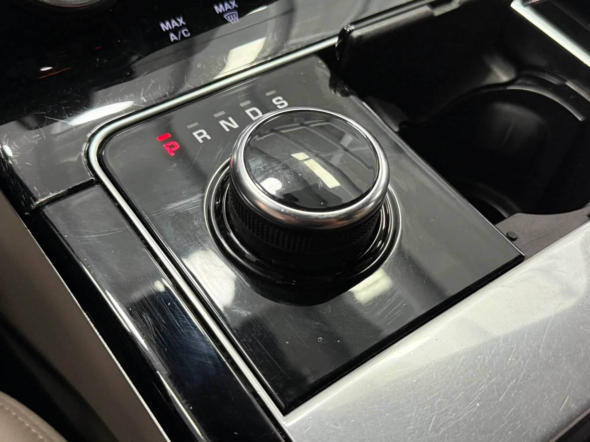 Used 2019 Land Rover Range Rover Velar R-Dynamic SE AWD/4WD image 19