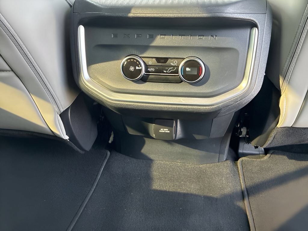 Used 2025 Ford Expedition Active AWD/4WD image 19