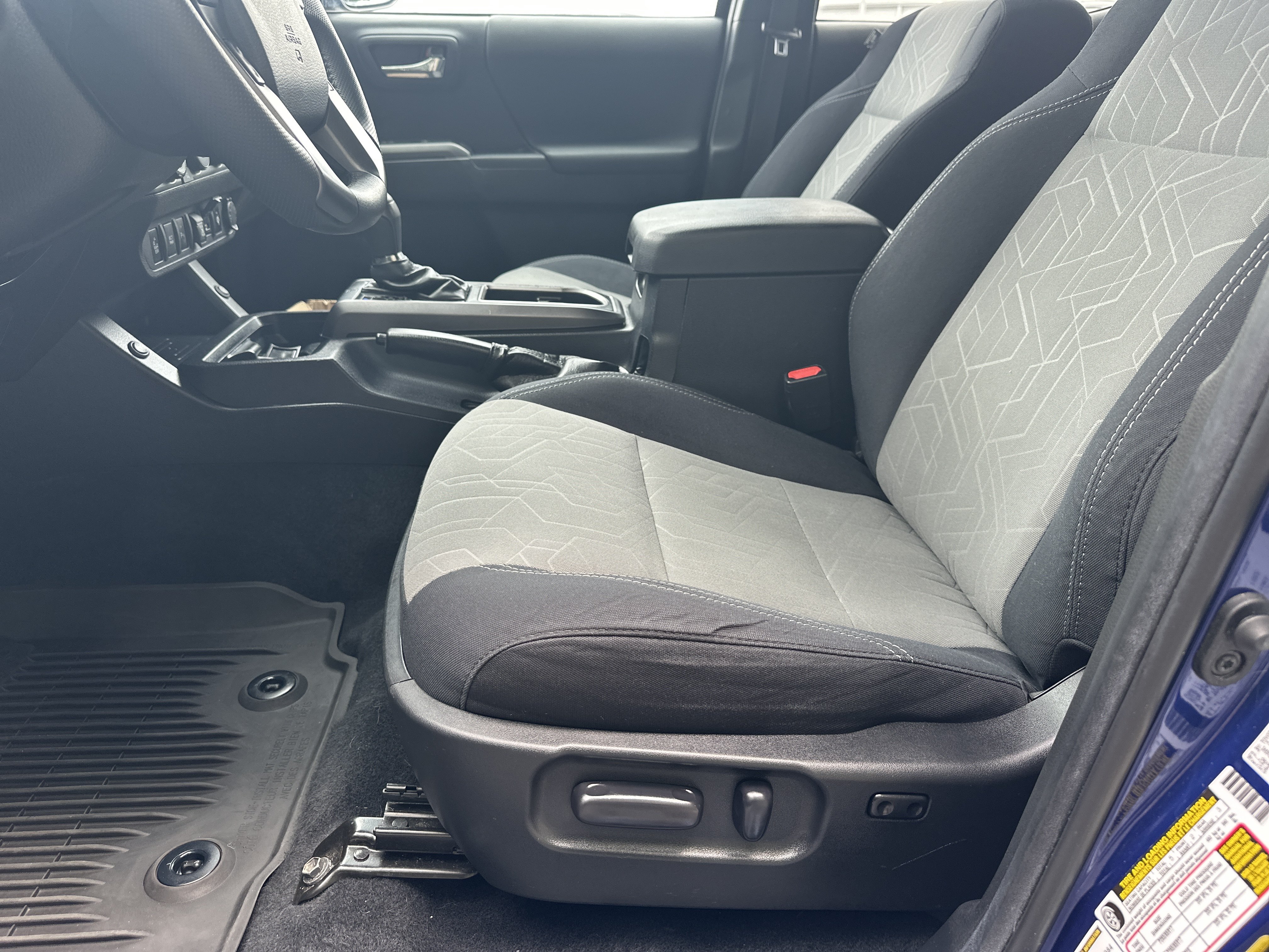 Used 2022 Toyota Tacoma TRD Sport w/ Technology Package AWD/4WD image 11