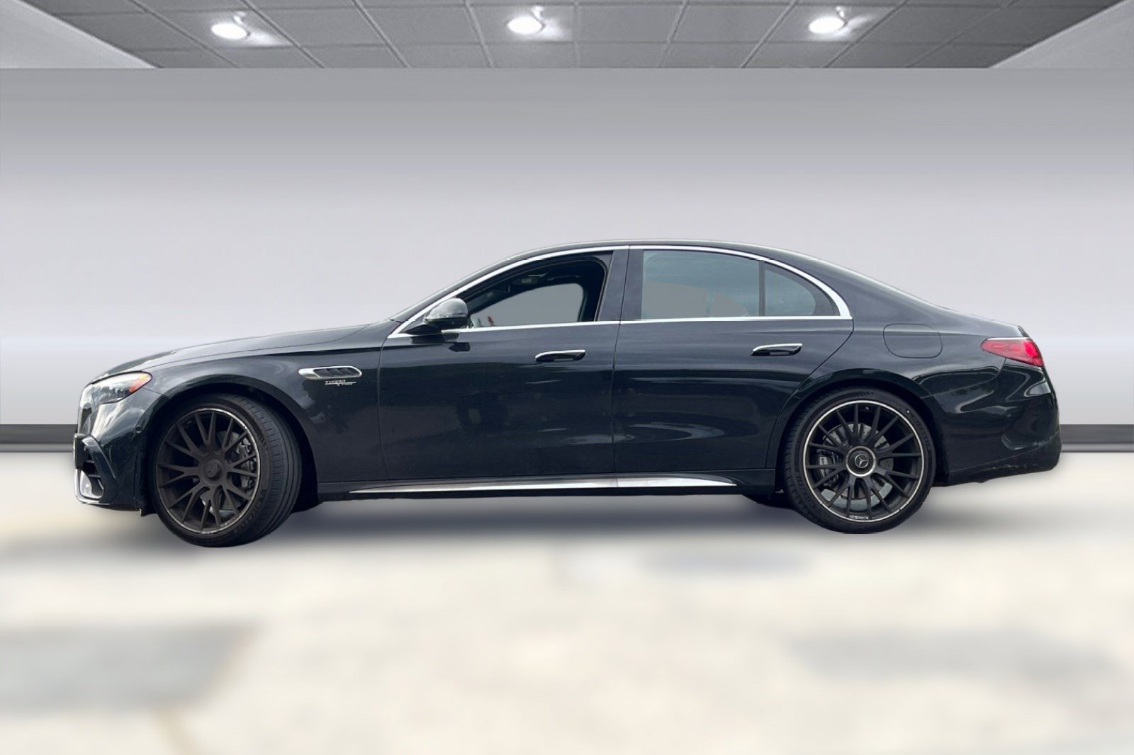 Used 2025 Mercedes-Benz E 53 AMG e 4MATIC Sedan image 2