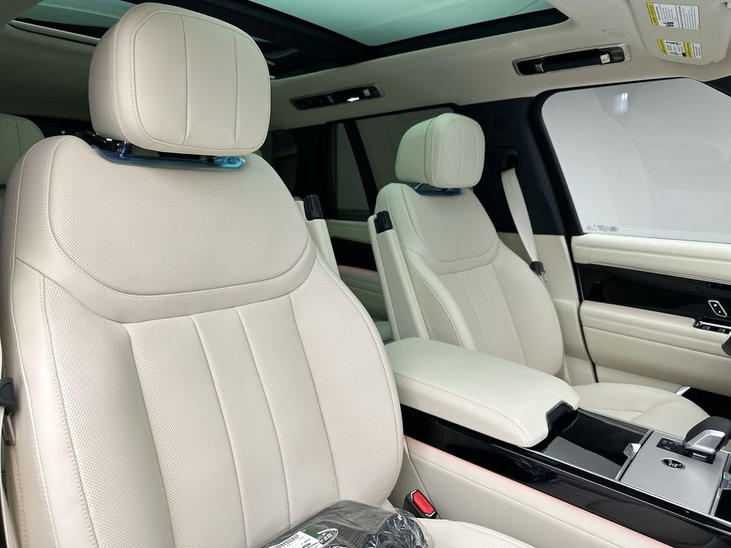 New 2025 Land Rover Range Rover SE image 5