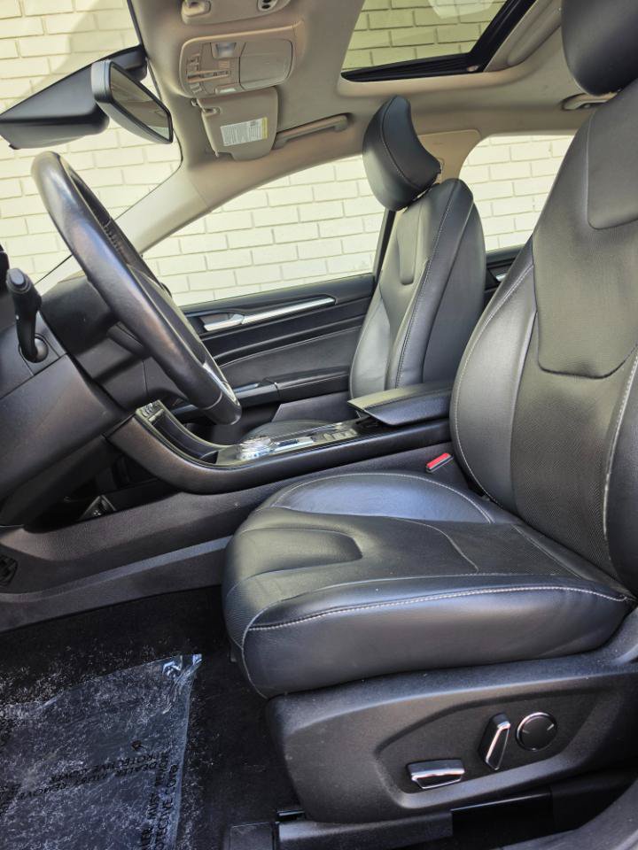 Used 2019 Ford Fusion Energi Titanium FWD image 11