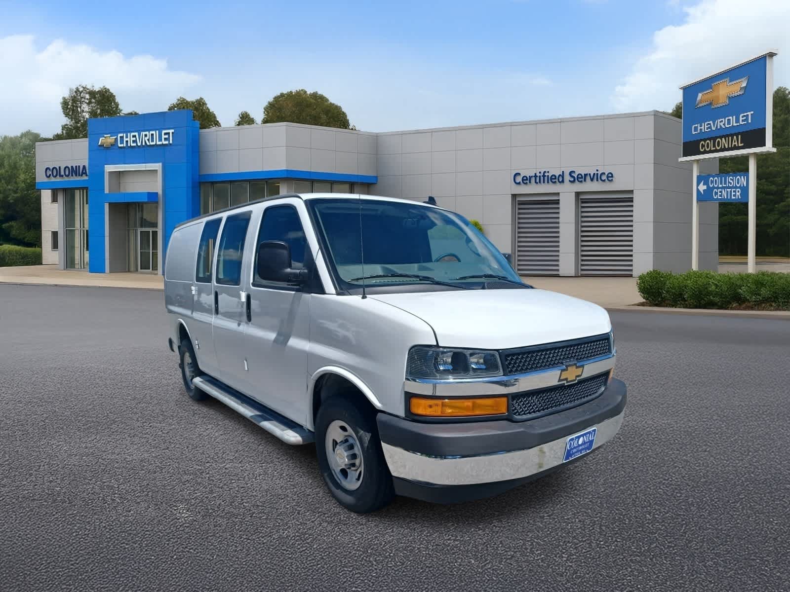 Used 2024 Chevrolet Express 2500 w/ Driver Convenience Package RWD image 2