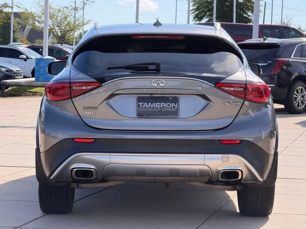 Used 2018 INFINITI QX30 Premium w/ Technology Package AWD/4WD image 3
