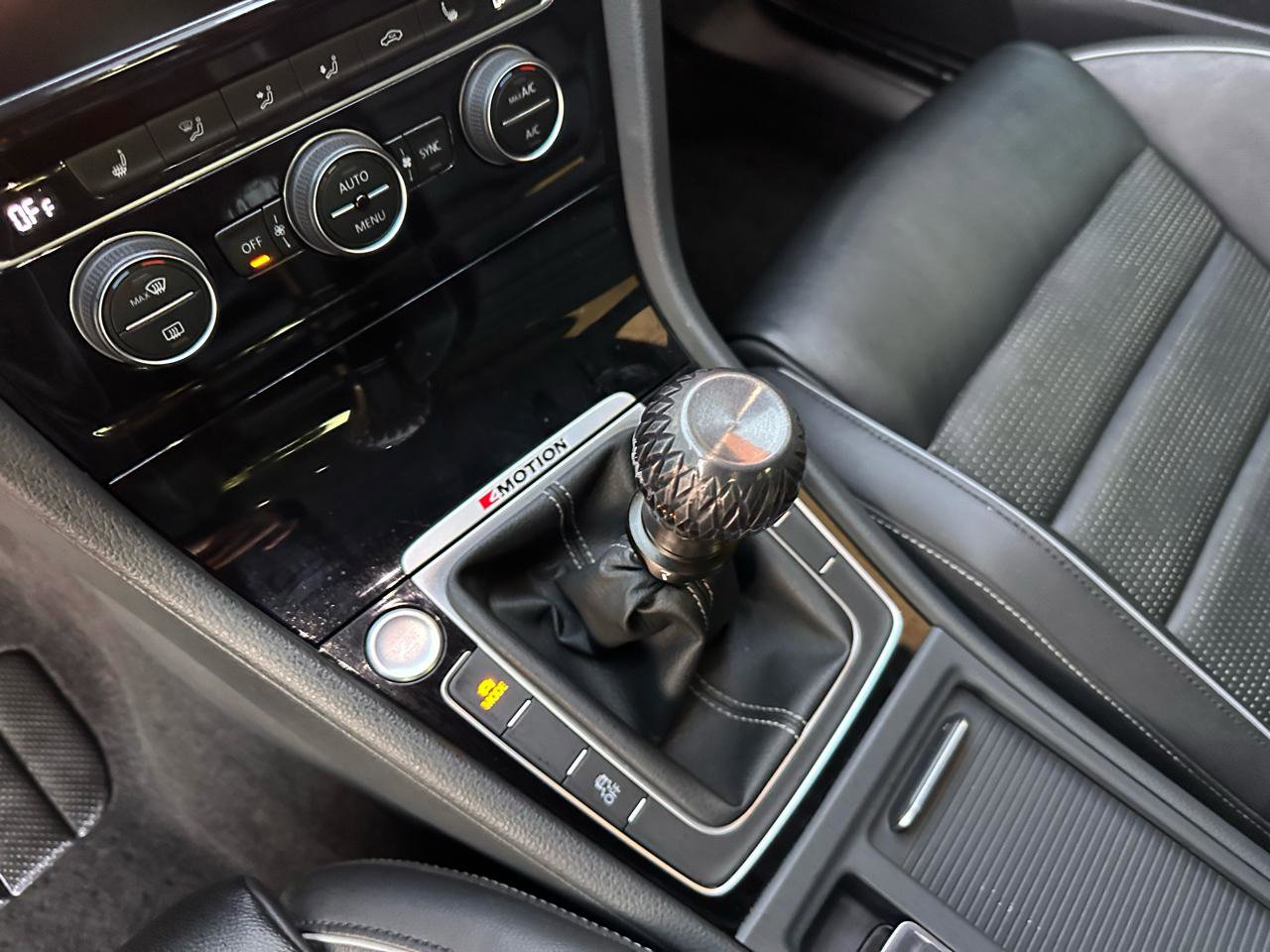 Used 2019 Volkswagen Golf R 4-Door AWD/4WD image 35