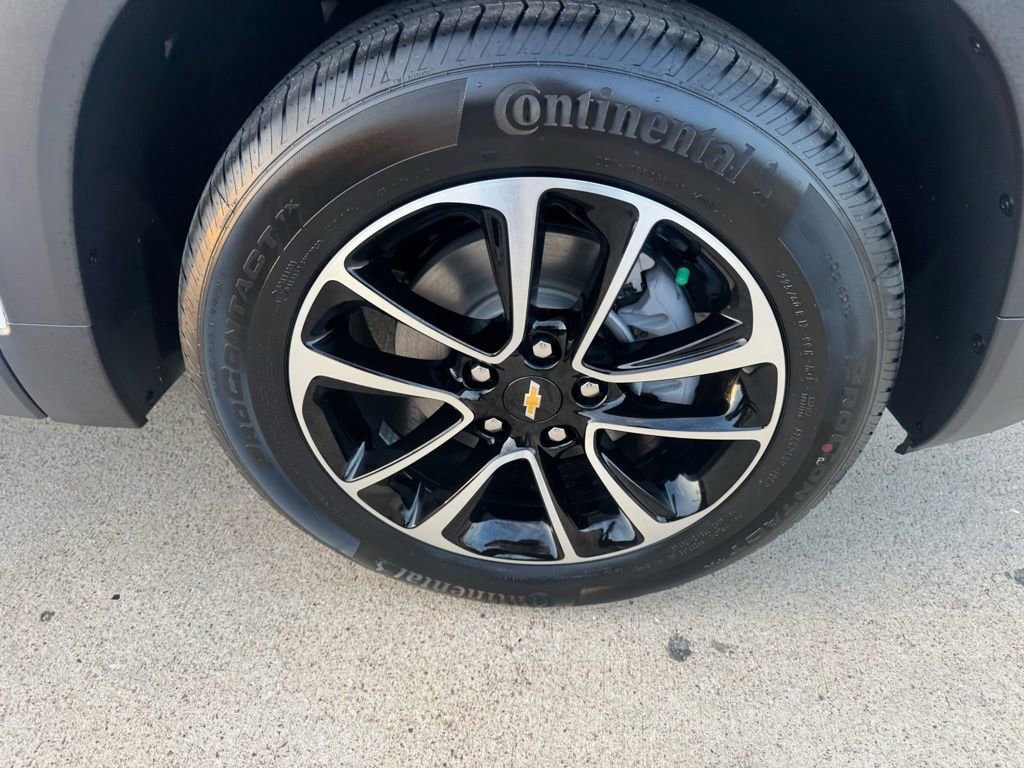 New 2026 Chevrolet TrailBlazer LT w/ LT Cold Weather Package FWD image 2