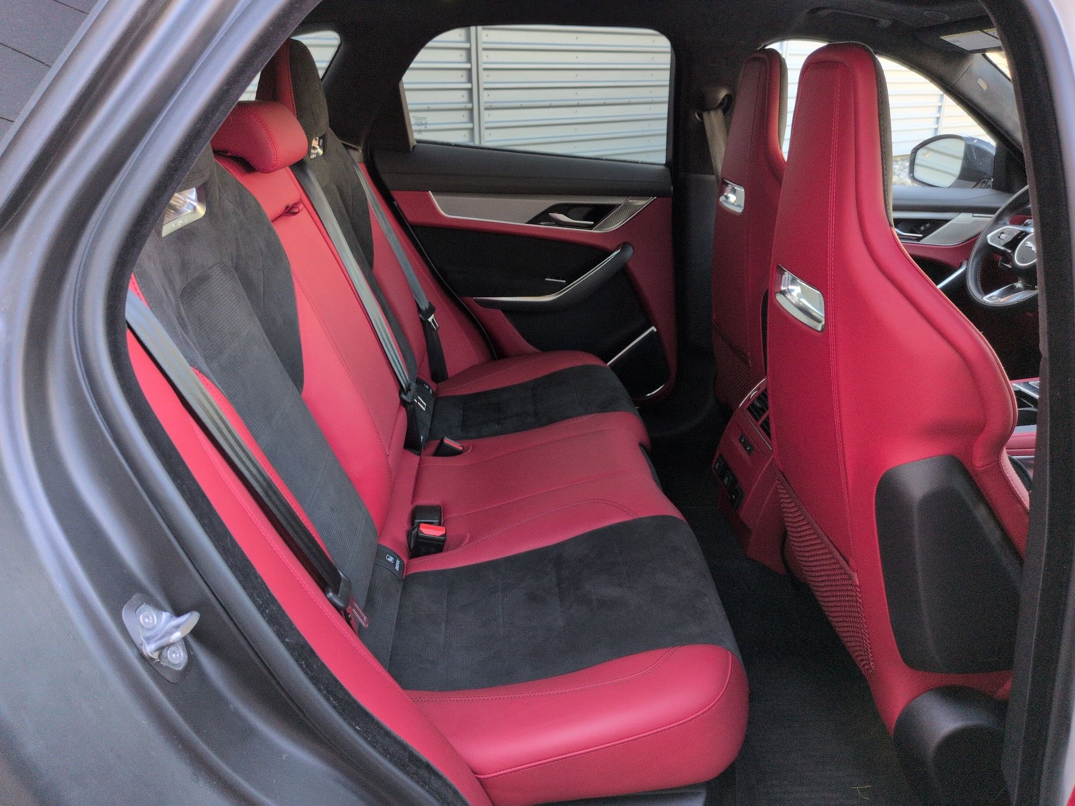 Used 2024 Jaguar F-PACE SVR image 30