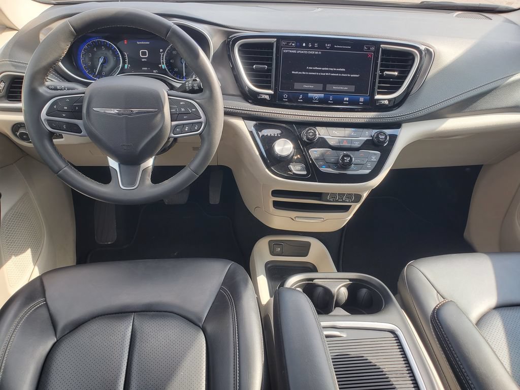 Used 2023 Chrysler Pacifica Touring-L AWD/4WD image 25