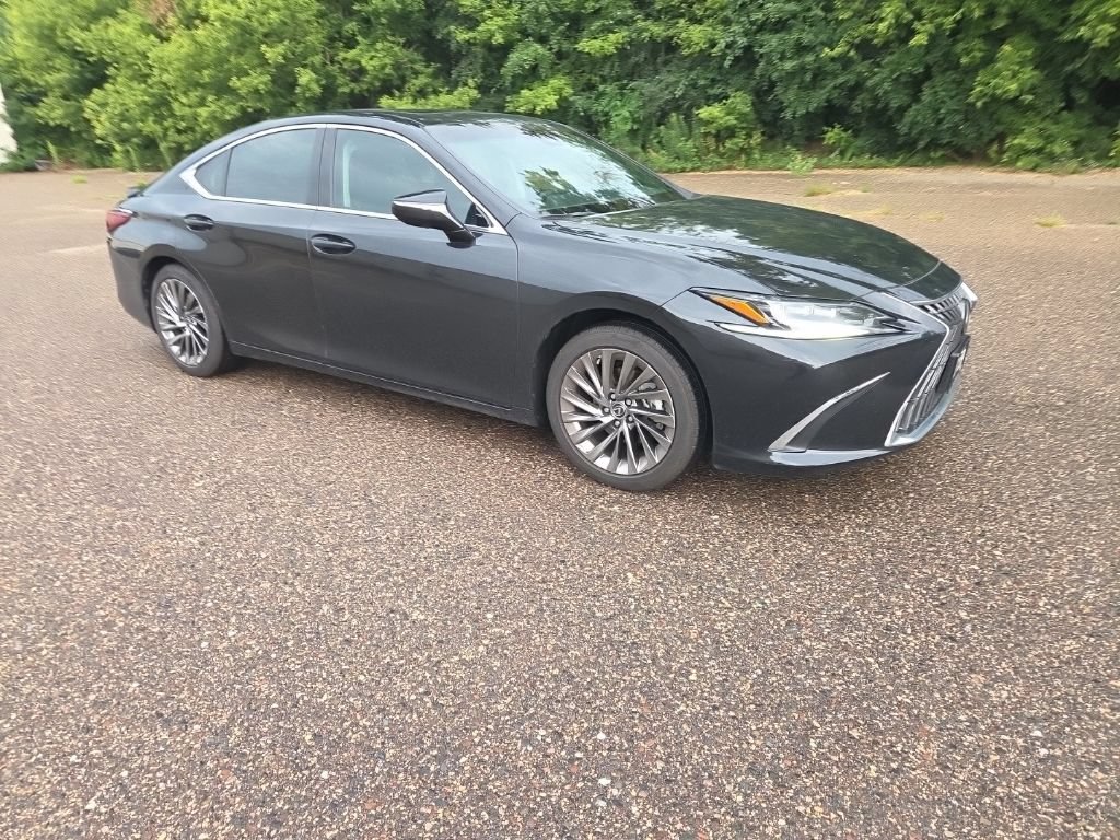 Used 2024 Lexus ES 300h Ultra Luxury w/ Accessory Package (Z1) FWD image 27