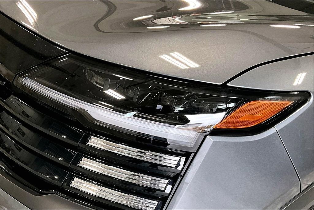 Certified 2025 Nissan Kicks SV image 28