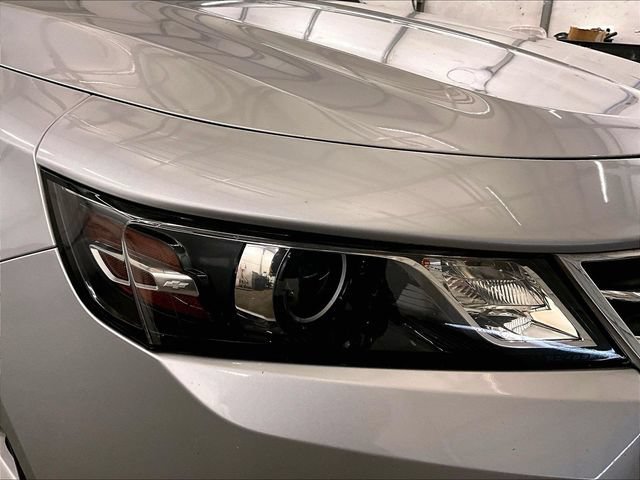 Used 2019 Chevrolet Impala LT FWD image 27
