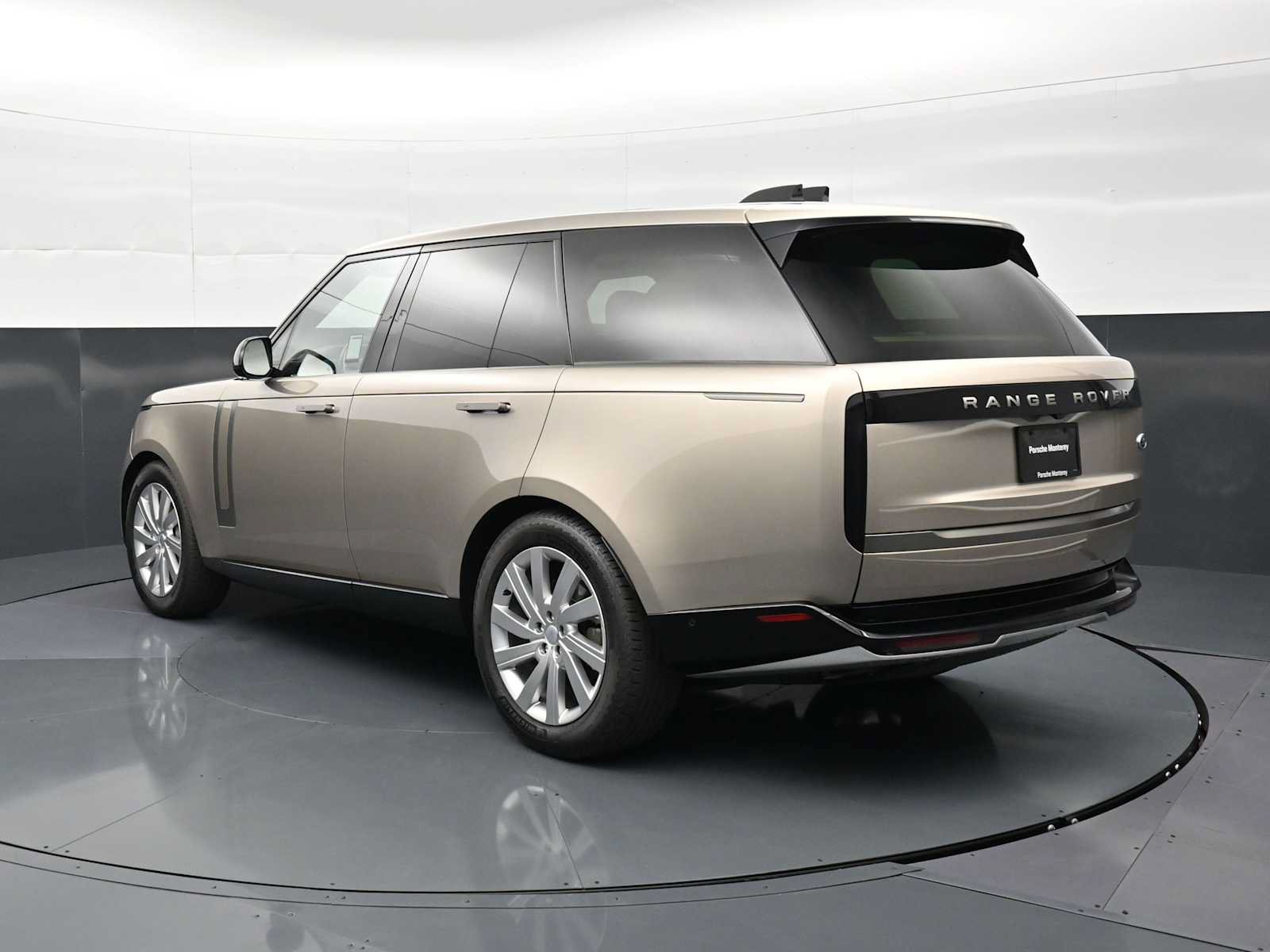 Used 2023 Land Rover Range Rover SE AWD/4WD image 3
