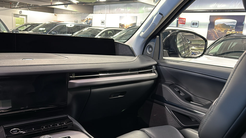 Used 2026 Lincoln Navigator L Reserve AWD/4WD image 24