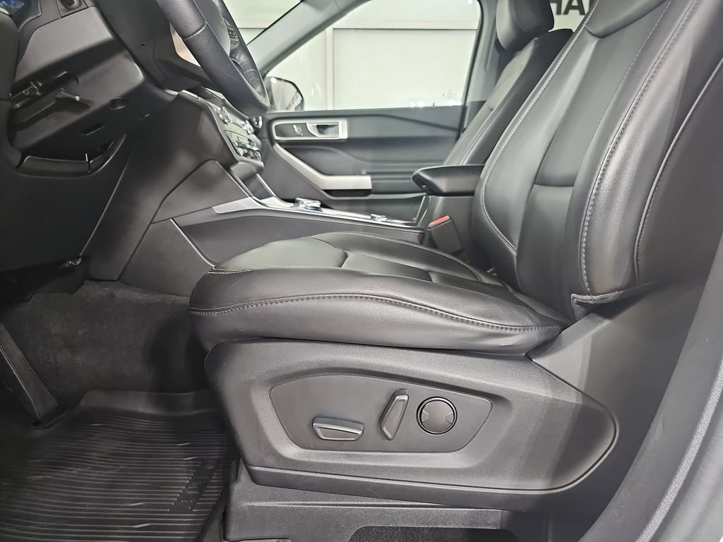 Used 2023 Ford Explorer XLT w/ Equipment Group 202A AWD/4WD image 35