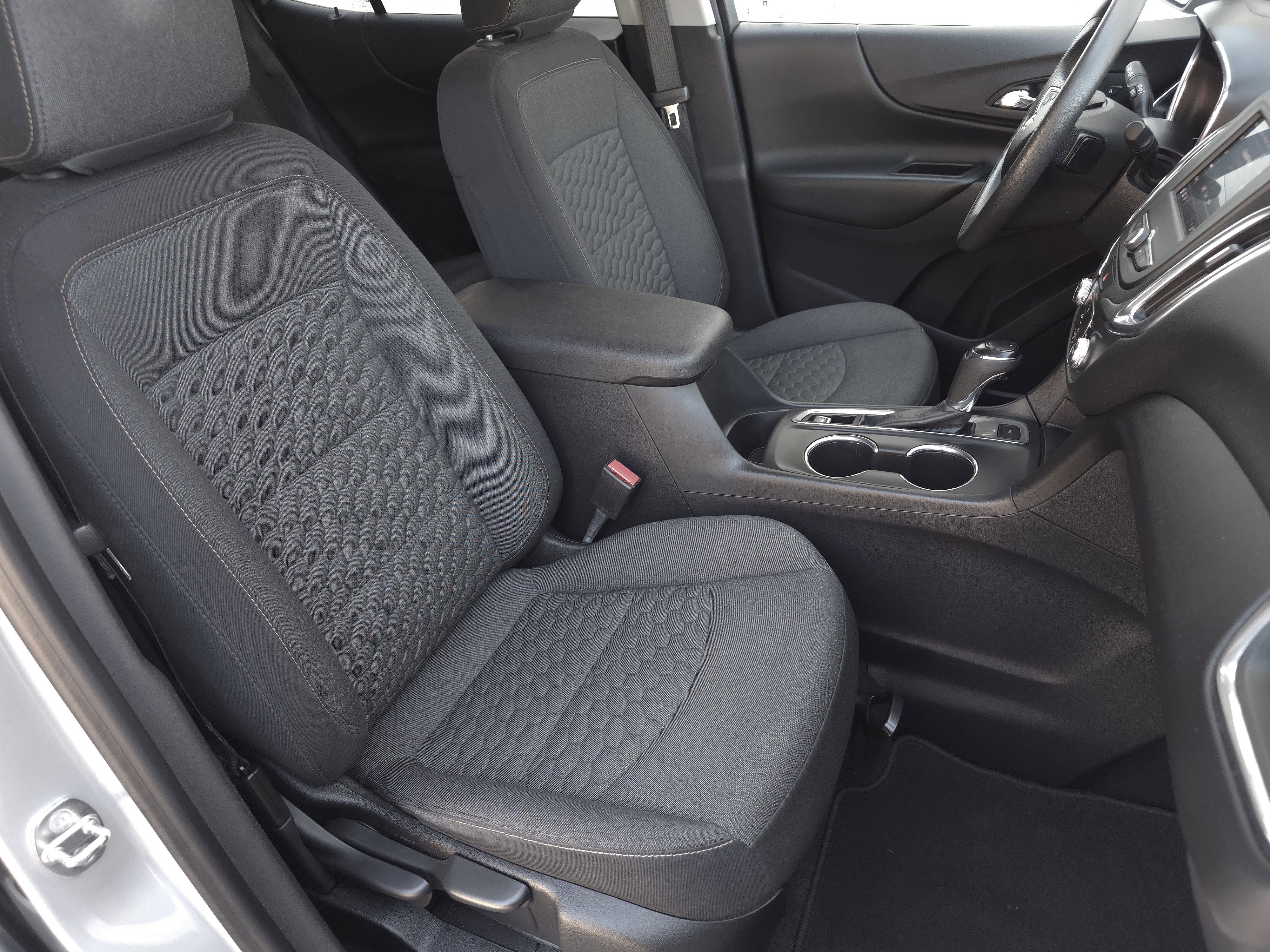 Used 2020 Chevrolet Equinox LT image 36