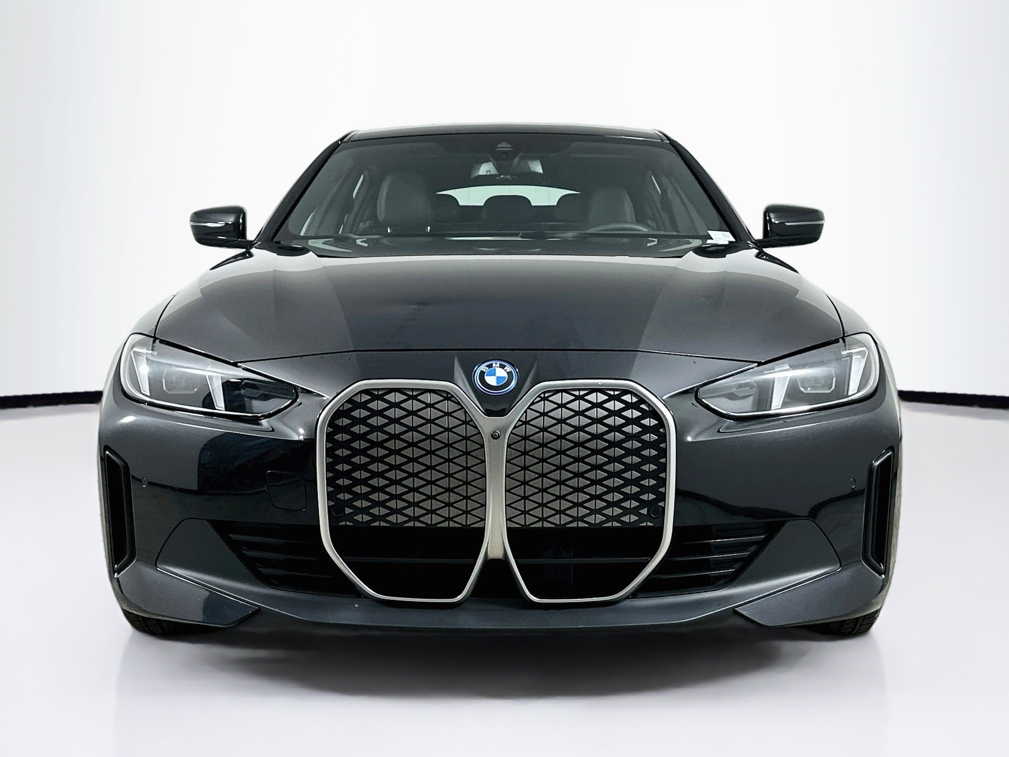 Used 2025 BMW i4 eDrive40 RWD image 2