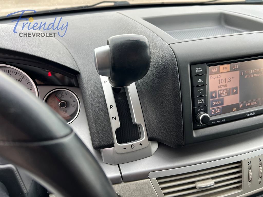 Used 2014 Volkswagen Routan SE FWD image 21