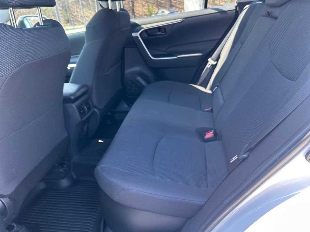 Certified 2021 Toyota RAV4 LE AWD/4WD image 28