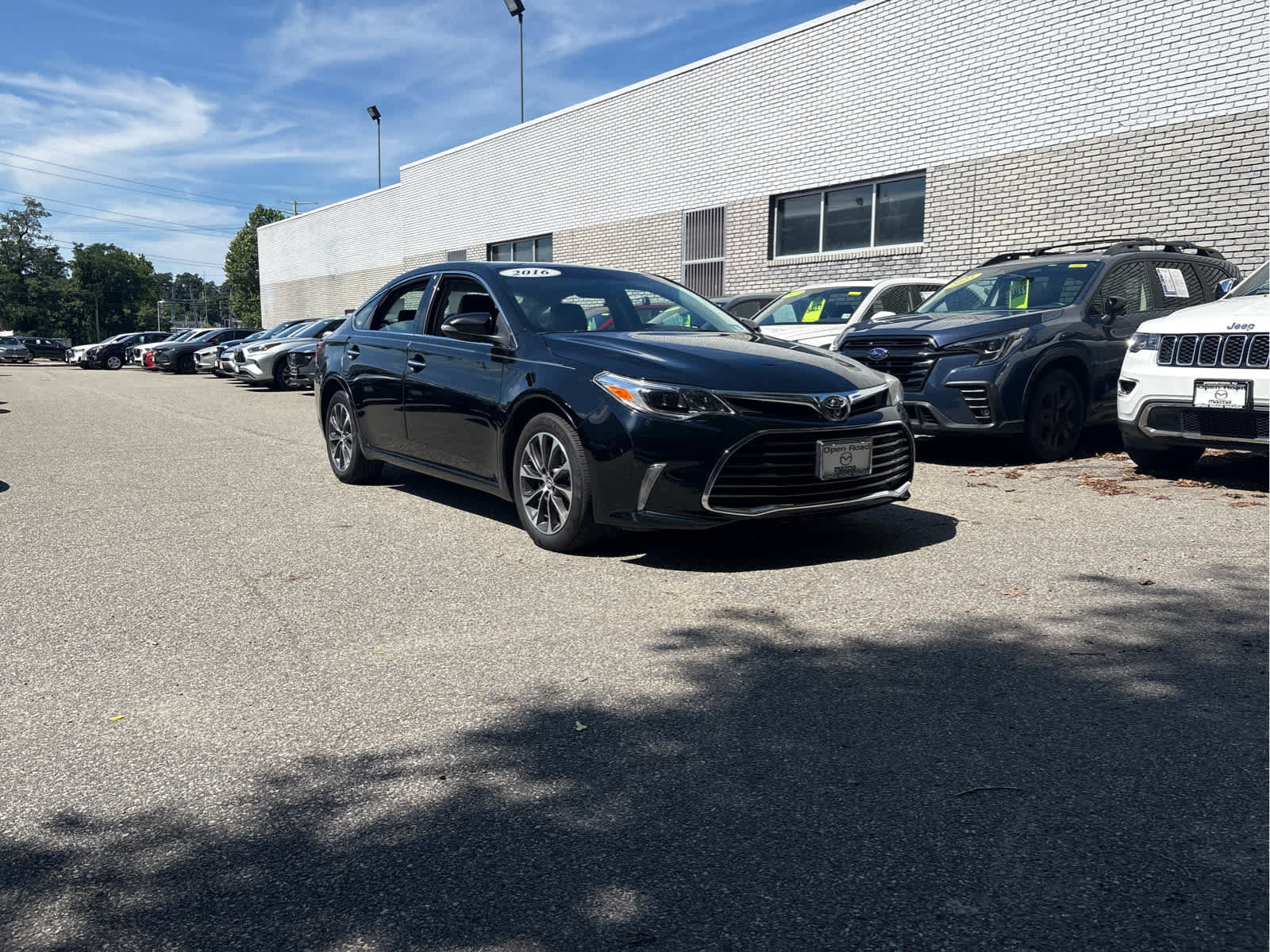 Used 2016 Toyota Avalon XLE Premium FWD image 3