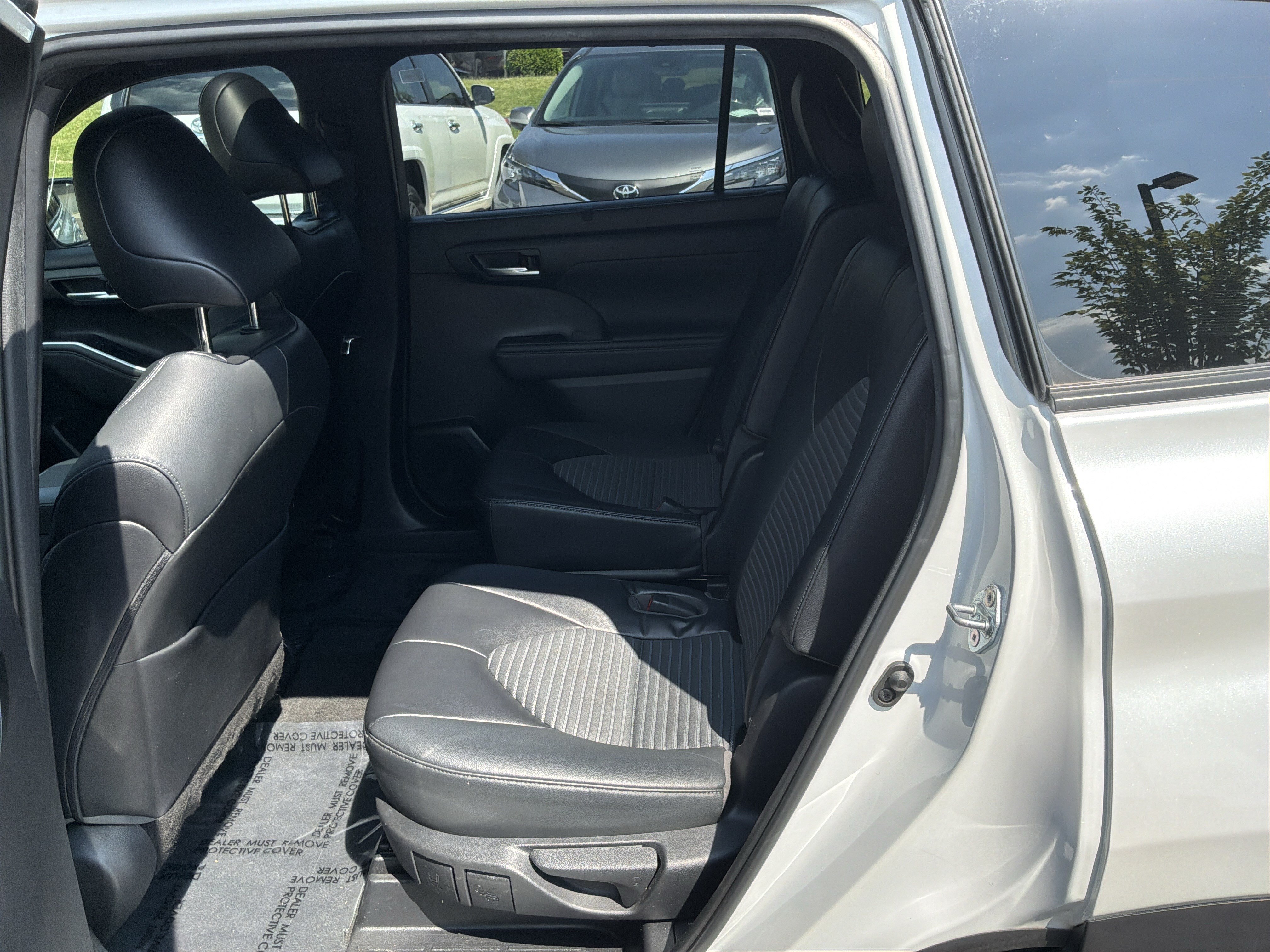 Used 2023 Toyota Highlander XSE FWD image 31