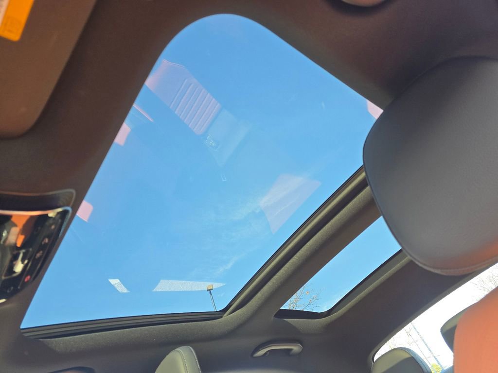 Used 2026 Mercedes-Benz C 300 4MATIC Sedan image 3