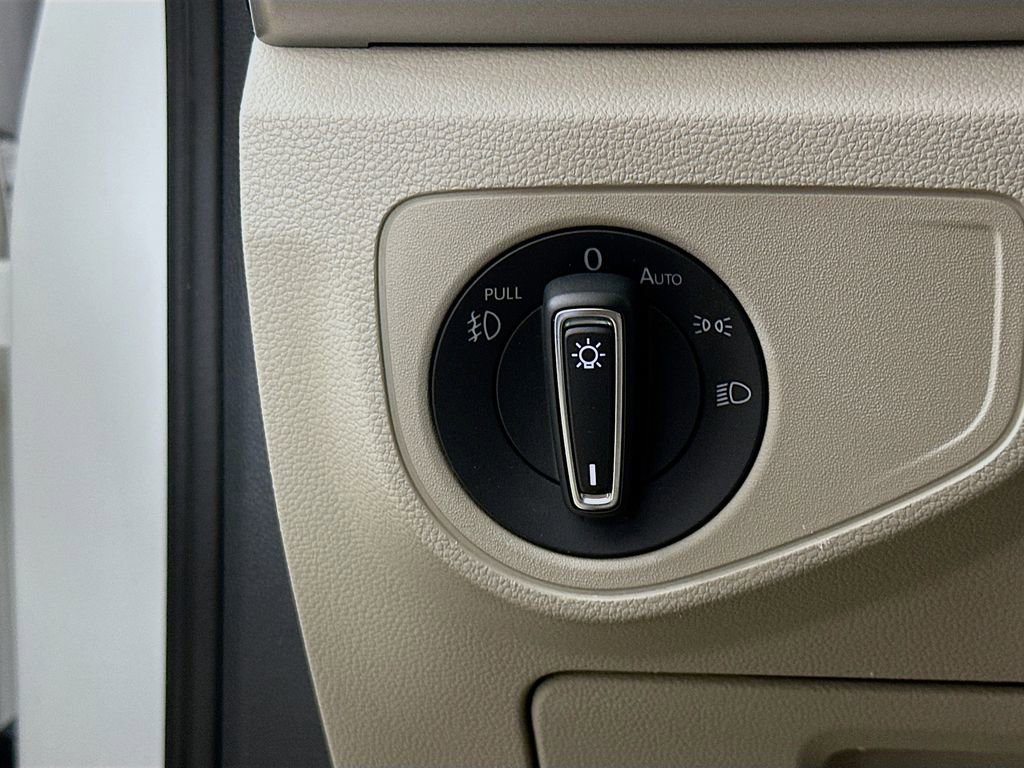 Used 2018 Volkswagen Atlas SE FWD image 12