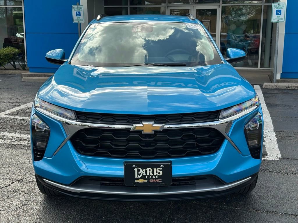 Used 2025 Chevrolet Trax LT w/ Driver Confidence Package image 2
