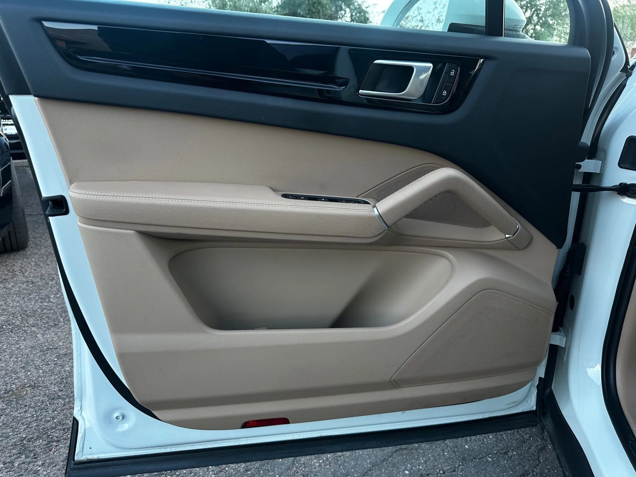 Used 2022 Porsche Cayenne Sport Utility 4D image 15