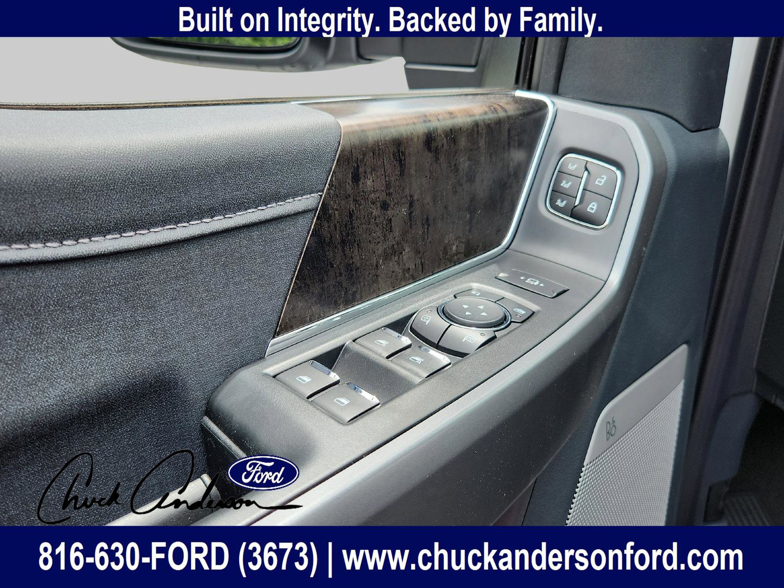 New 2025 Ford F350 Lariat w/ Black Appearance Package image 15