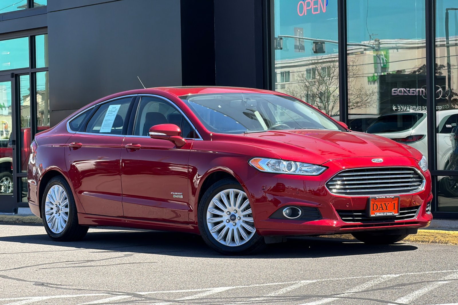 Used 2015 Ford Fusion Energi SE FWD image 2