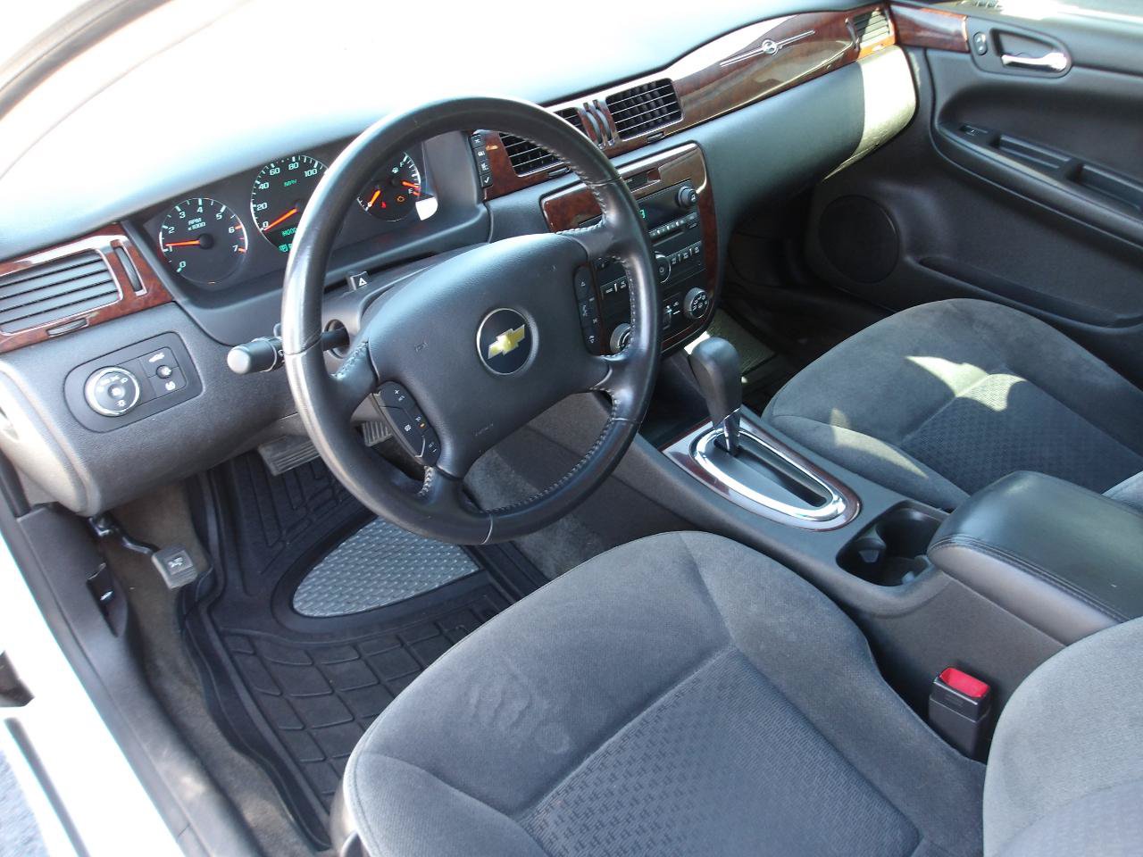Used 2011 Chevrolet Impala LT FWD image 9