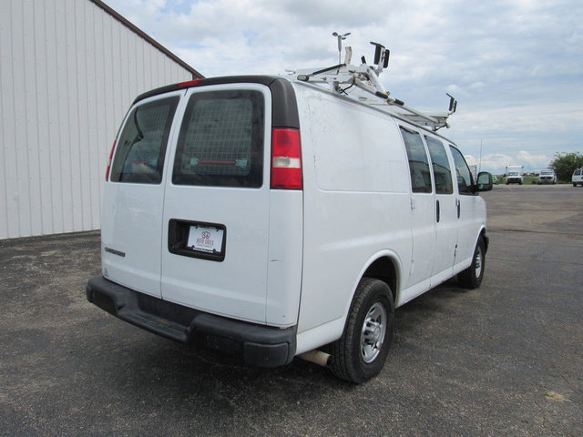 Used 2018 Chevrolet Express 2500 w/ Driver Convenience Package RWD image 3