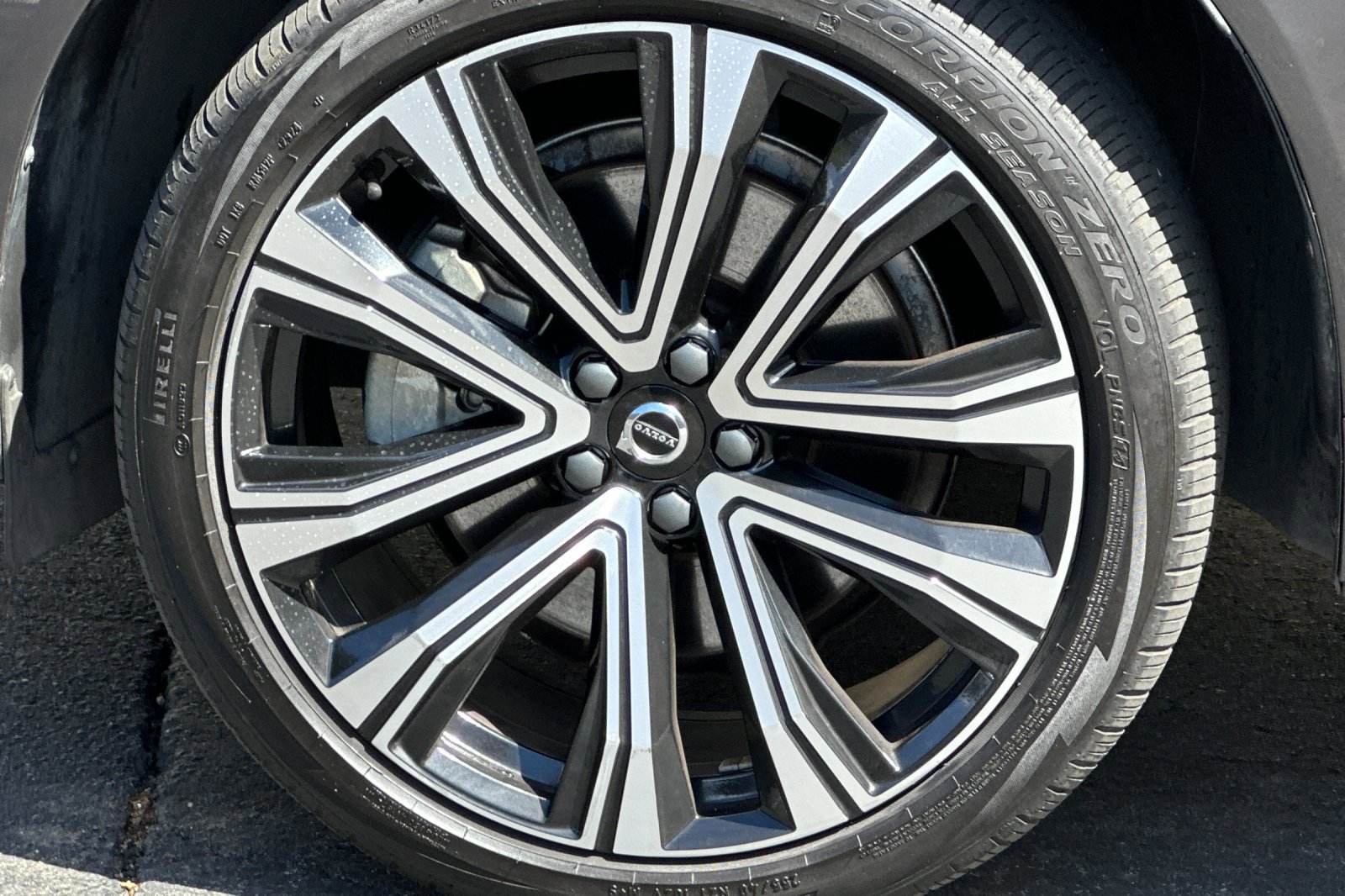 Certified 2023 Volvo XC60 T8 Ultimate AWD/4WD image 33