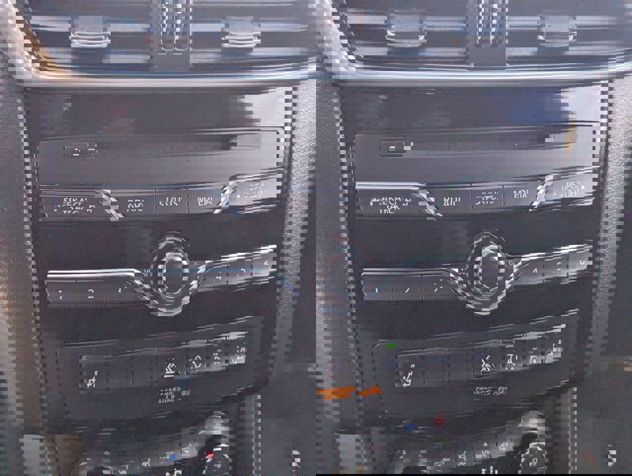 Certified 2019 INFINITI QX30 w/ Cargo Package image 25