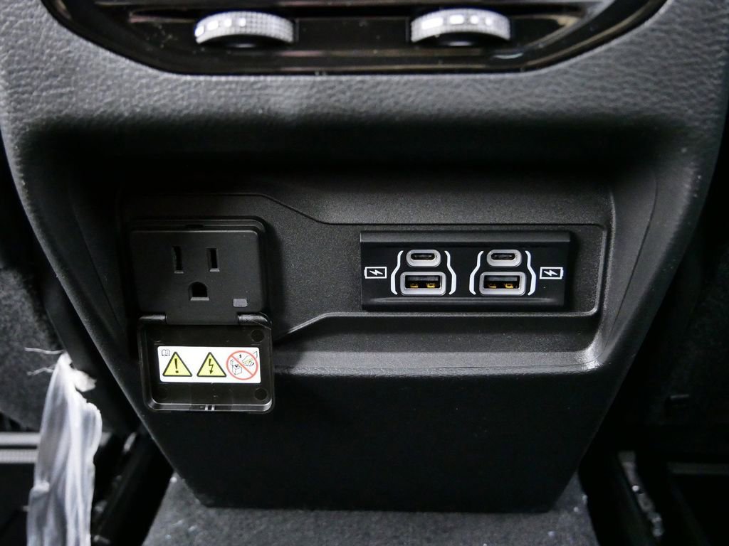 Certified 2024 Jeep Grand Cherokee Altitude image 33