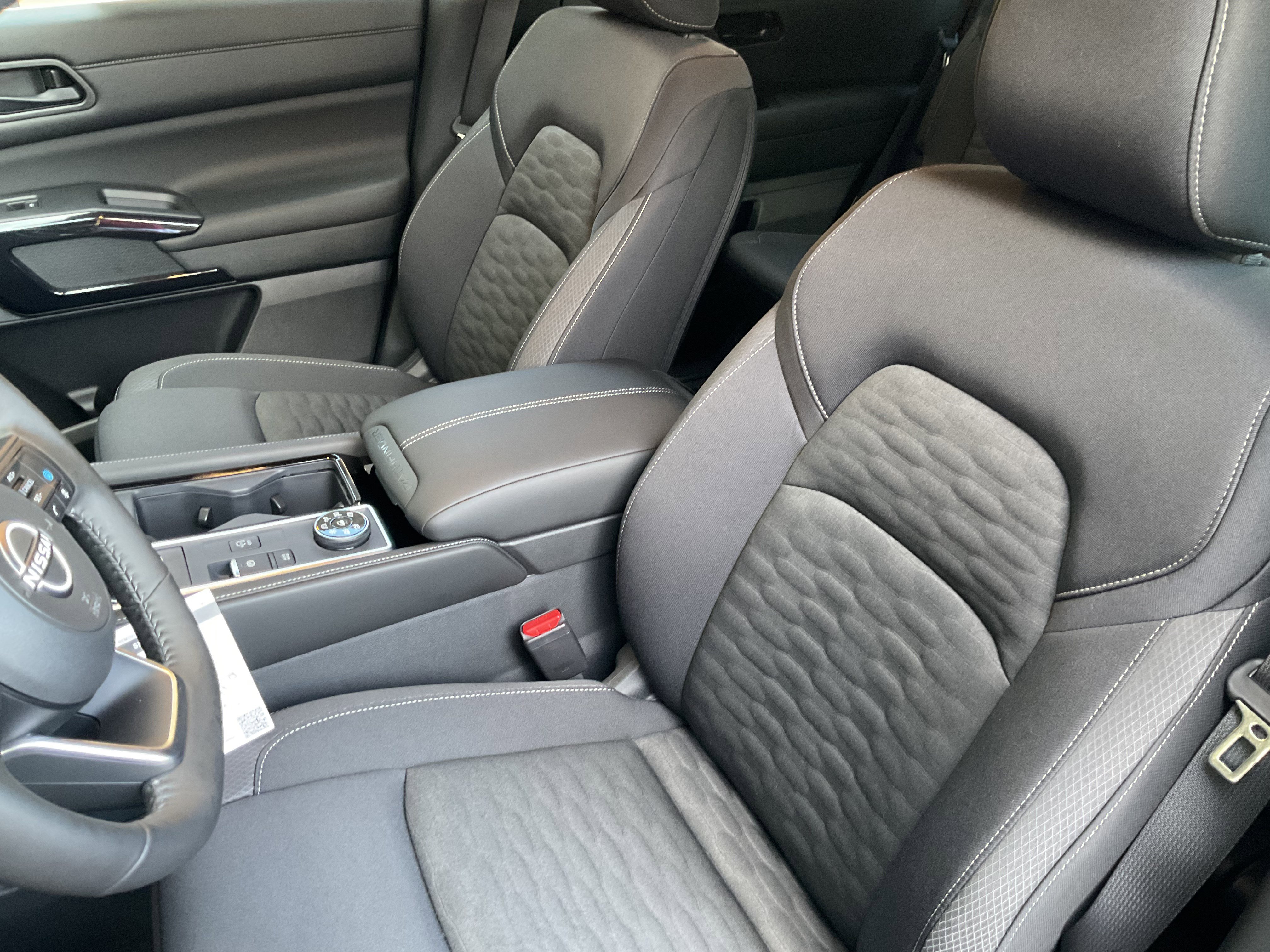 Used 2025 Nissan Pathfinder SV w/ Black Appearance Package image 31