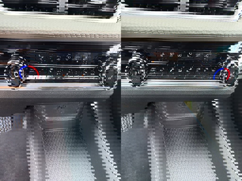 New 2026 Chevrolet Equinox LT w/ Convenience Package II image 14